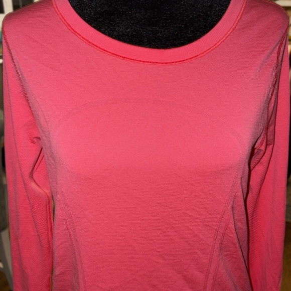 Lululemon Long Slv Pink Top with a very large but descrete logo over the front - Picture 3 of 15